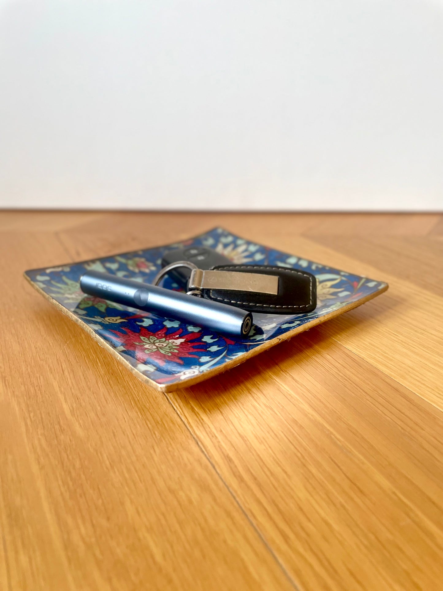 piatto quadrato in vetro "fleur en bleu"